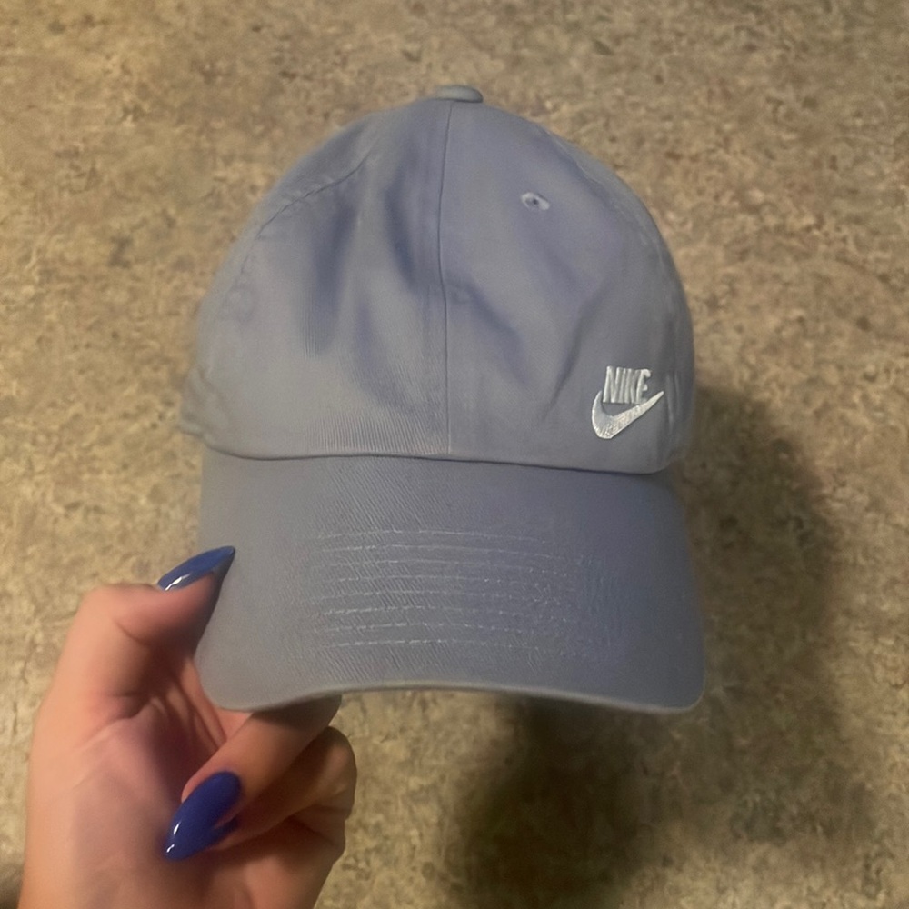 Grey Nike hat